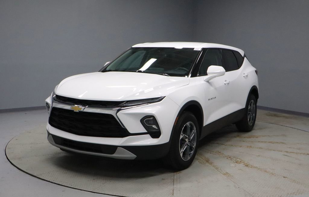 Used 2025 Chevrolet Blazer LT FWD image 6
