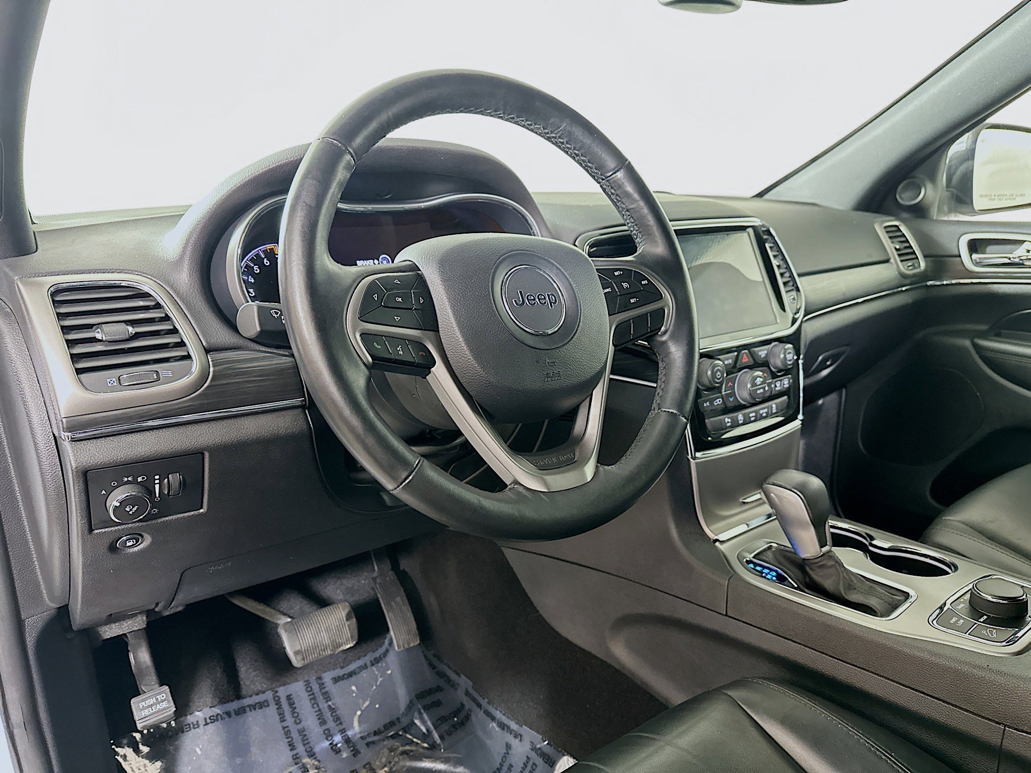 Used 2019 Jeep Grand Cherokee Limited AWD/4WD image 9
