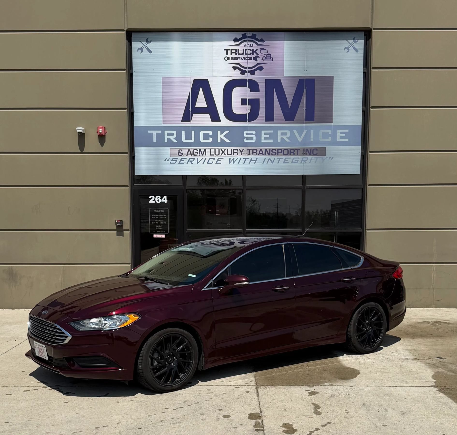 Used 2018 Ford Fusion SE w/ Fusion SE Technology Package FWD image 2