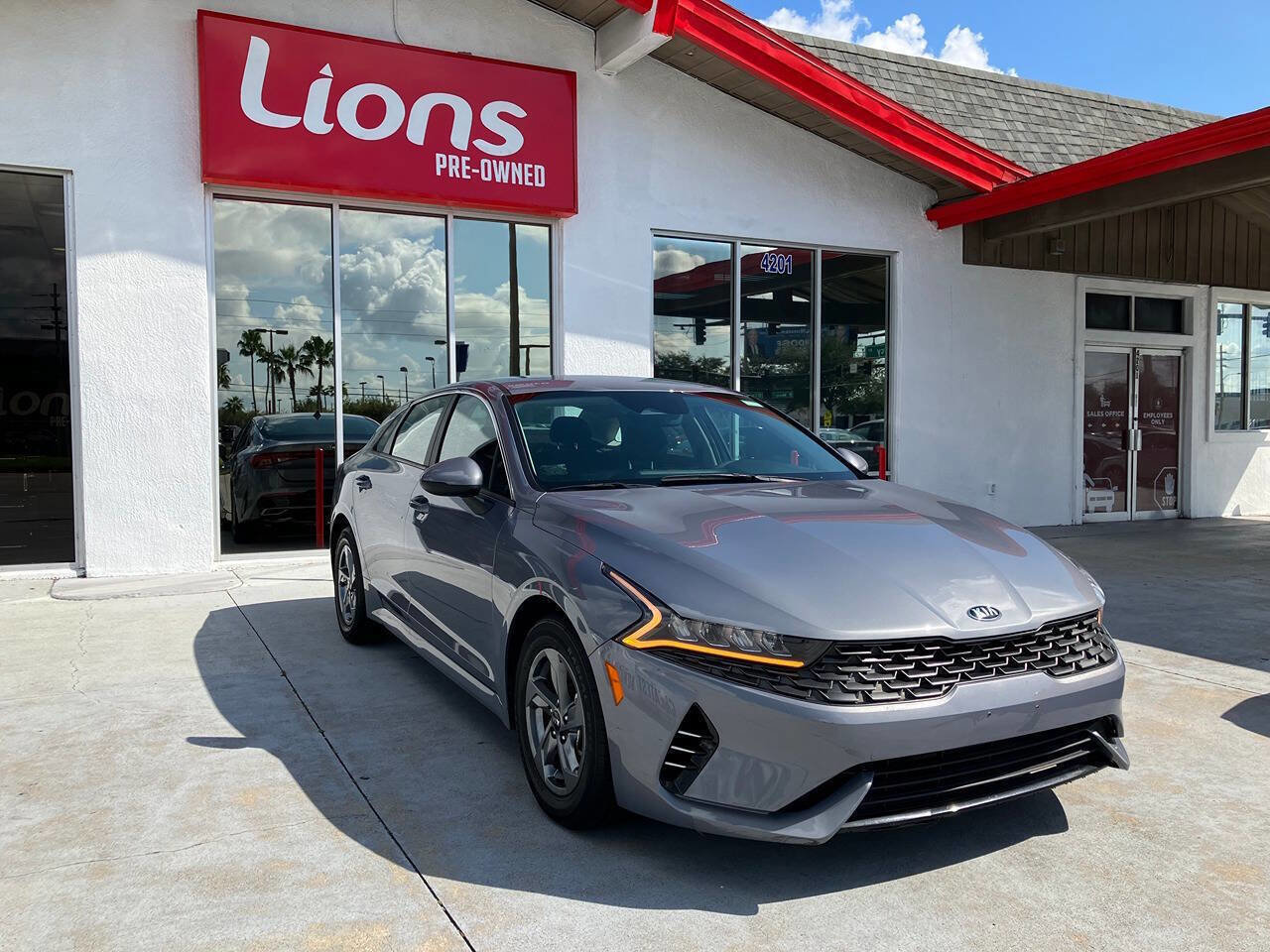 Used 2021 Kia K5 LXS image 12