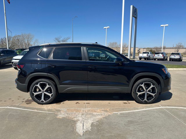 New 2025 Volkswagen Taos SEL image 6