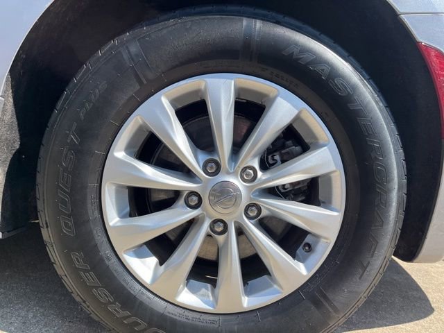 Used 2018 Chrysler Pacifica Touring-L w/ Advanced Safetytec Group image 21