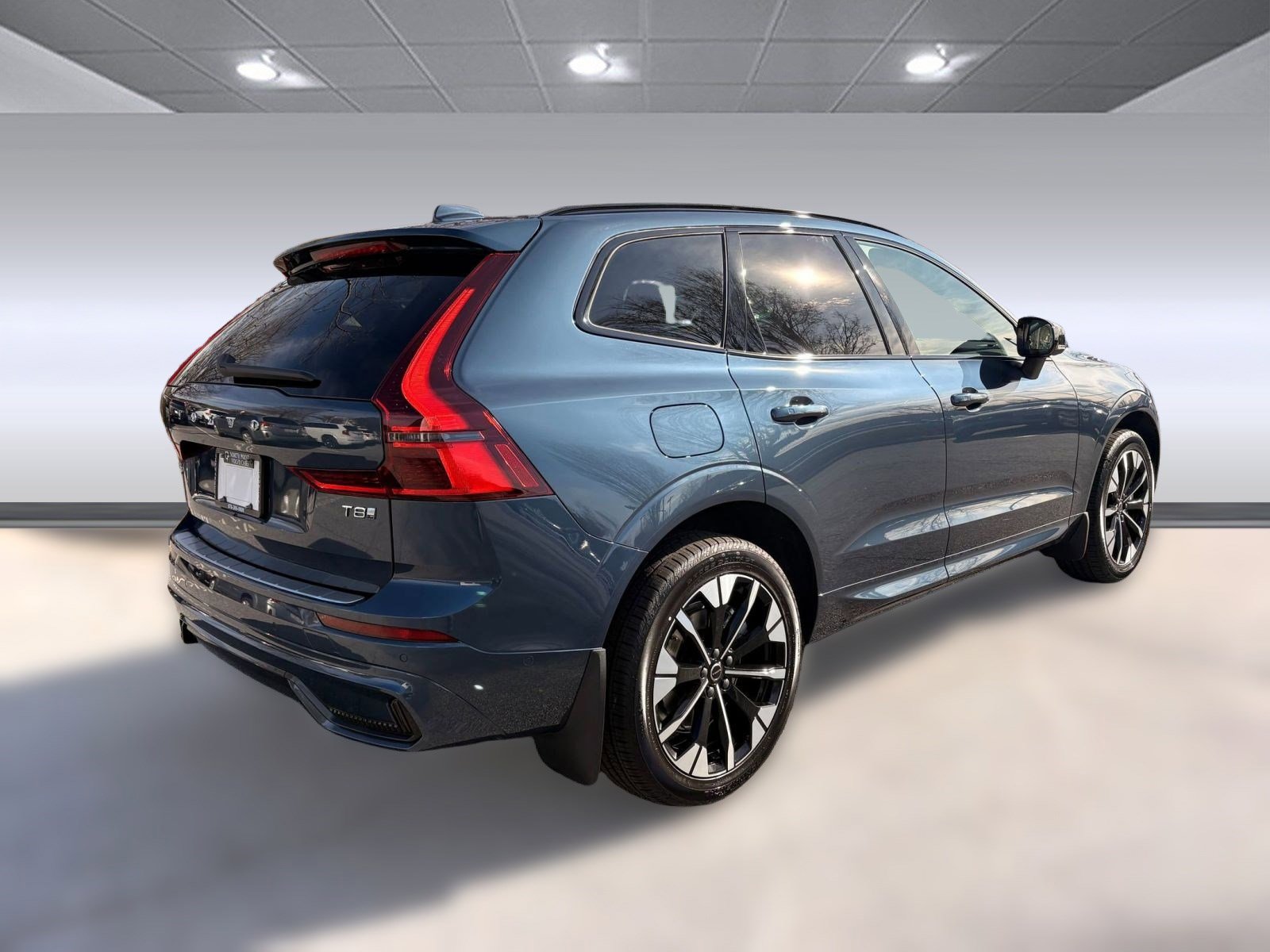 New 2026 Volvo XC60 T8 Plus w/ Climate Package image 9