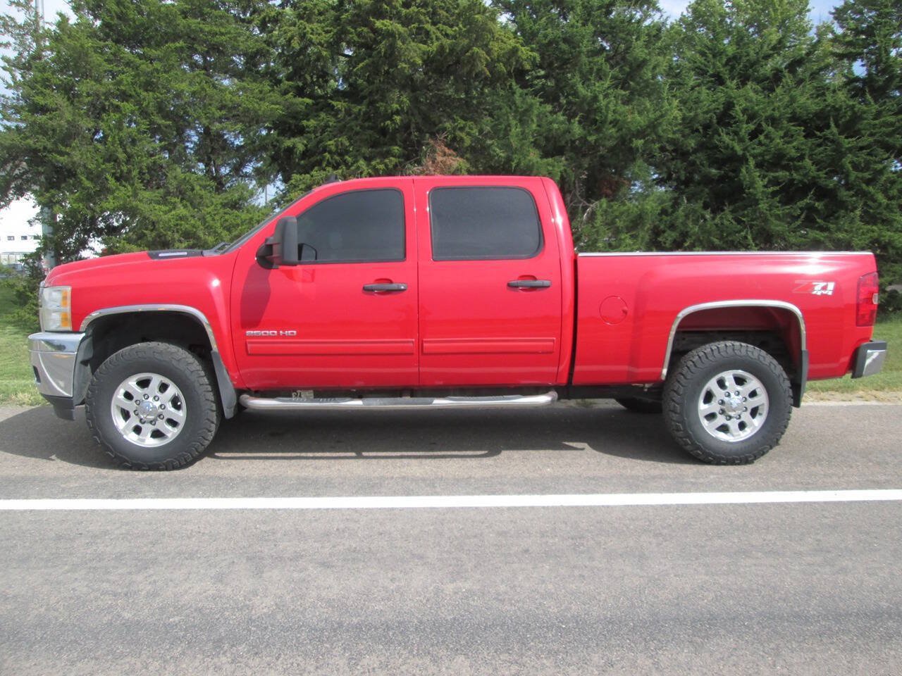 Used 2011 Chevrolet Silverado 2500 LT w/ Interior Plus Package AWD/4WD image 9