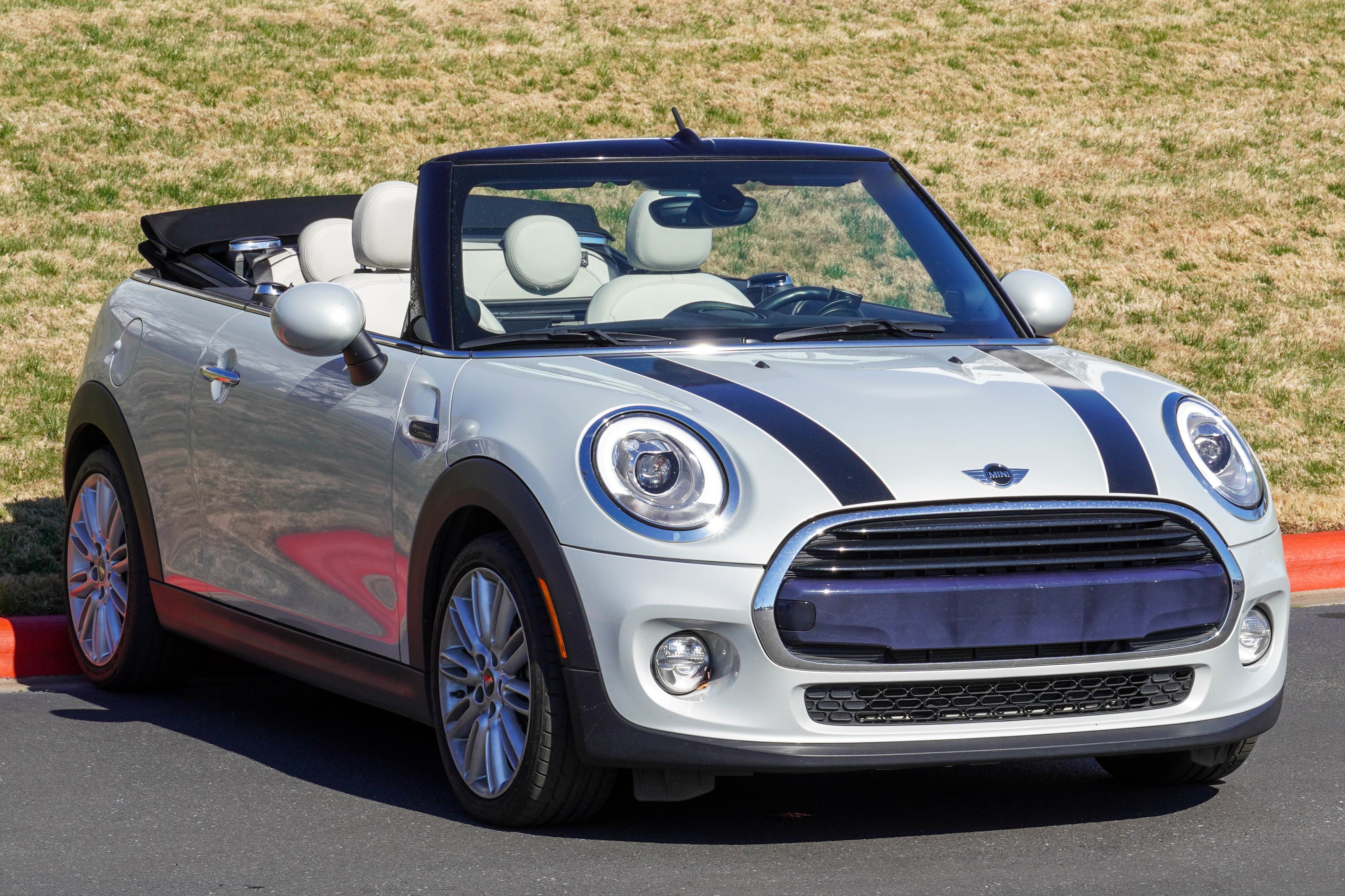 Used 2018 MINI Cooper Convertible image 2
