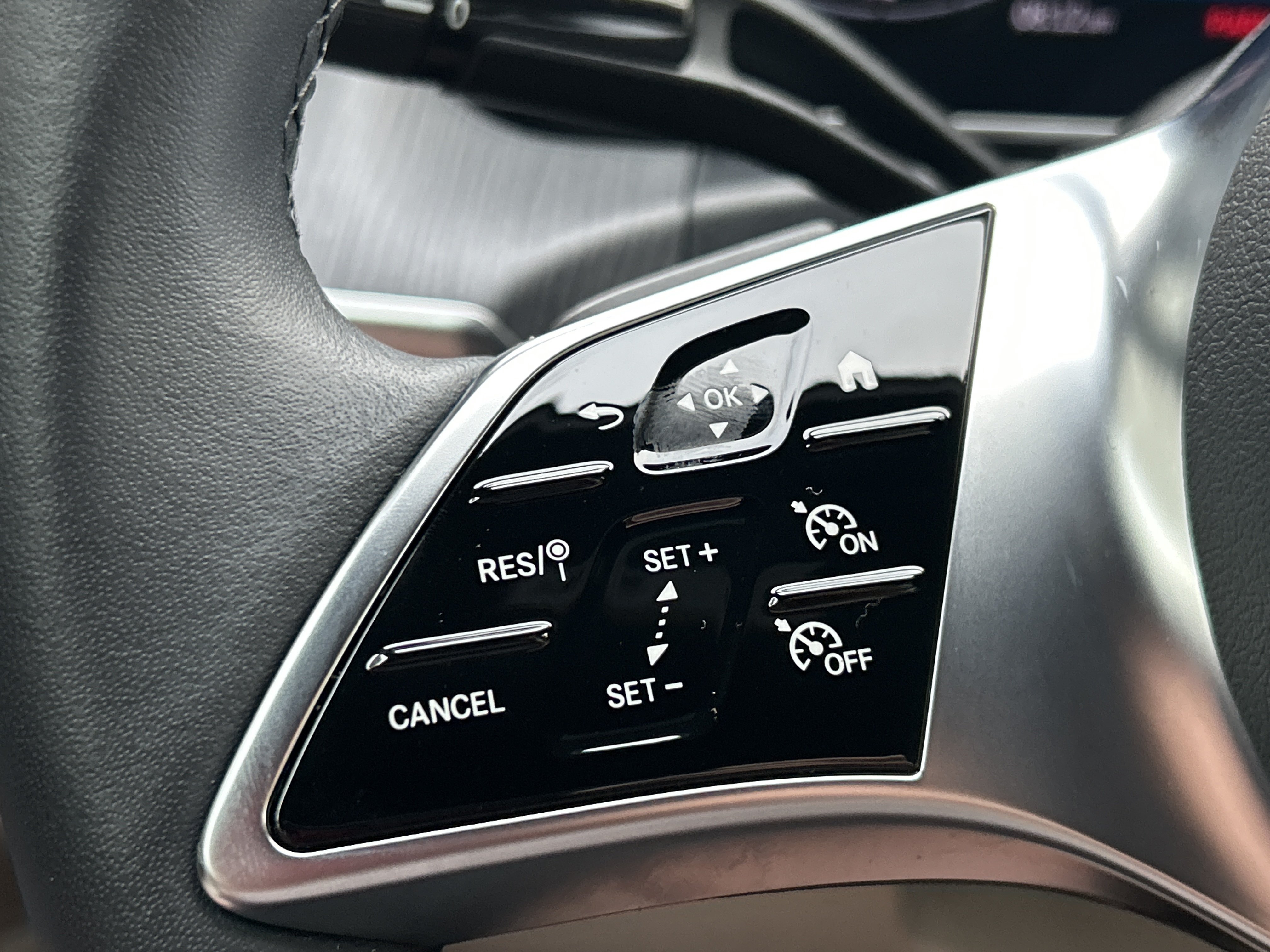 Certified 2025 Mercedes-Benz CLE 300 4MATIC Cabriolet image 36