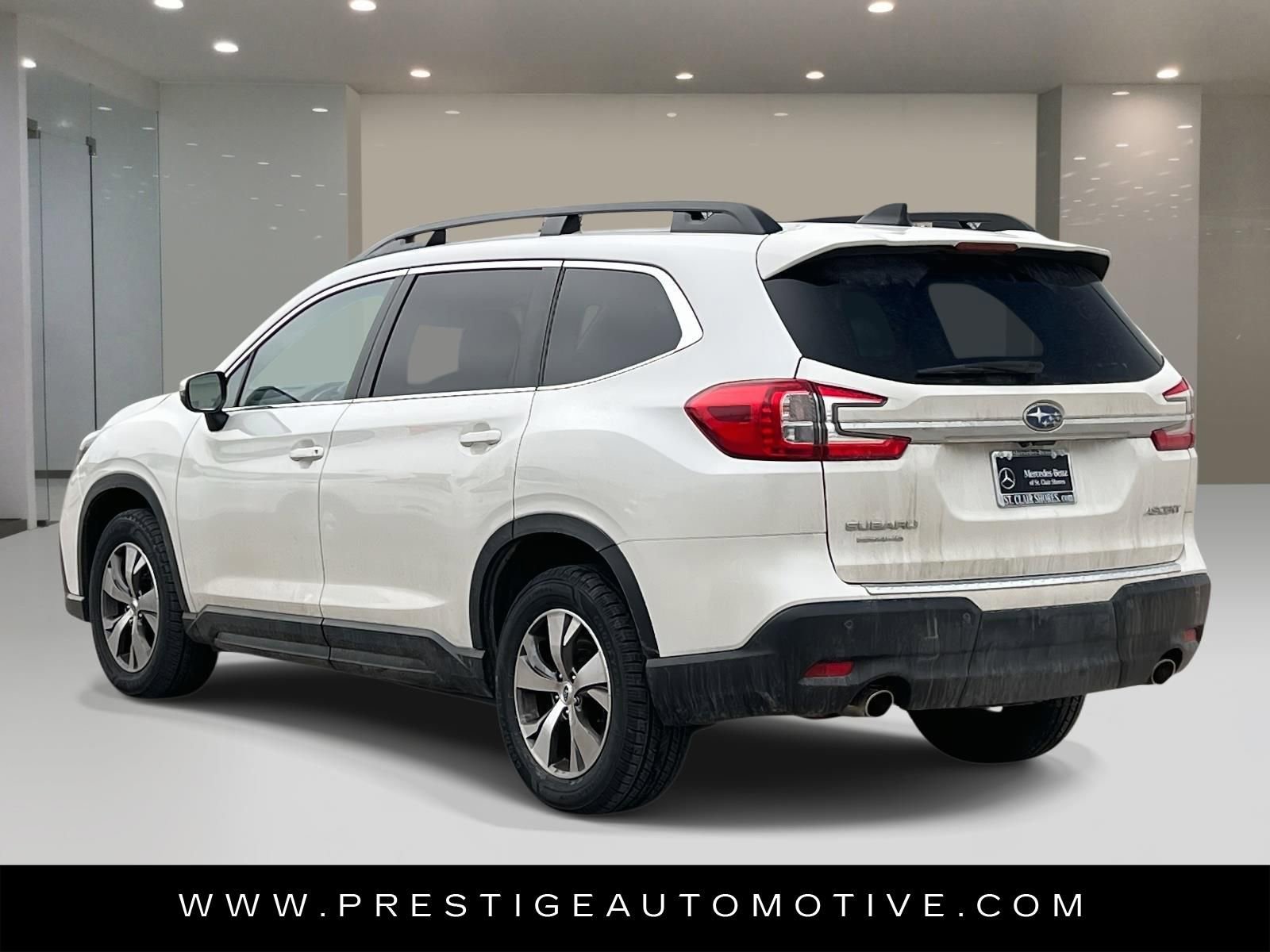 Used 2023 Subaru Ascent Premium w/ Convenience Package image 3