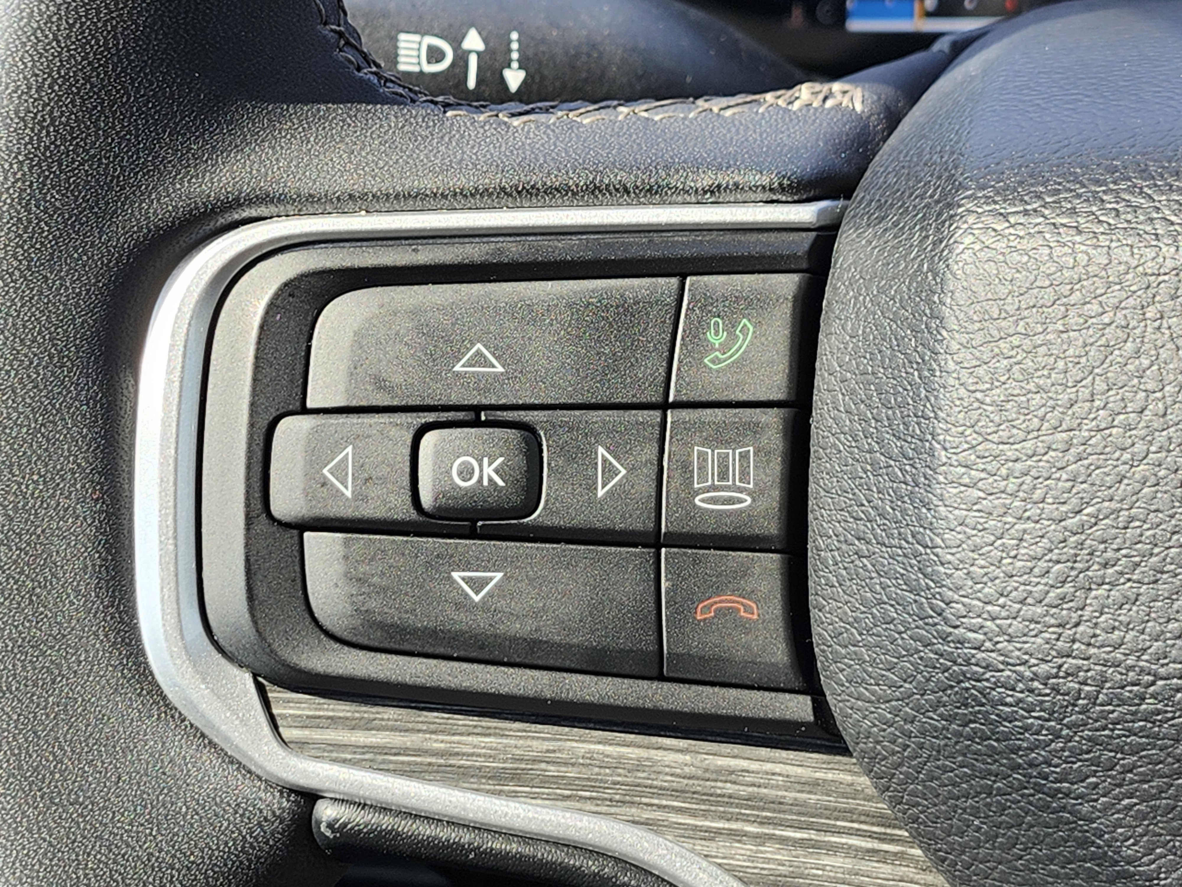 Used 2023 Jeep Wagoneer L Series II image 37