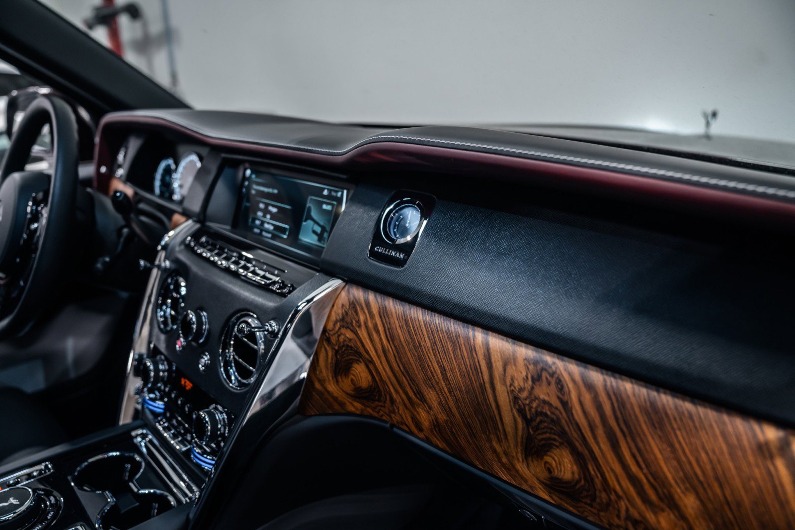 Used 2023 Rolls-Royce Cullinan image 19