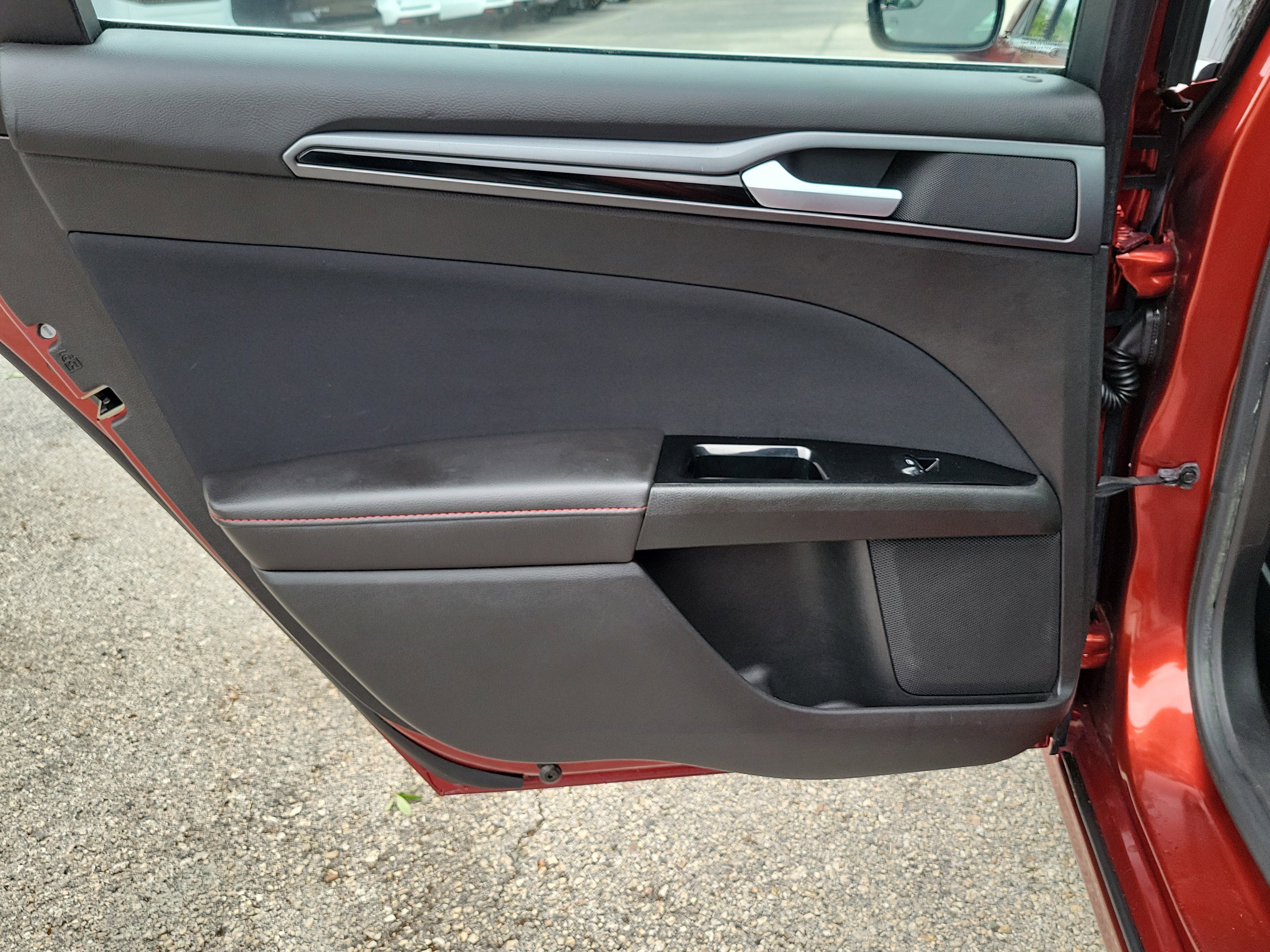 Used 2014 Ford Fusion SE w/ Equipment Group 201A image 12