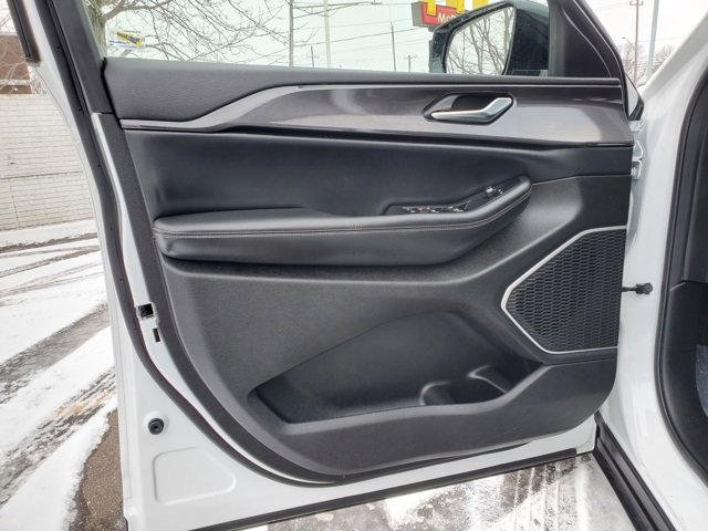 Certified 2023 Jeep Grand Cherokee L Altitude image 9