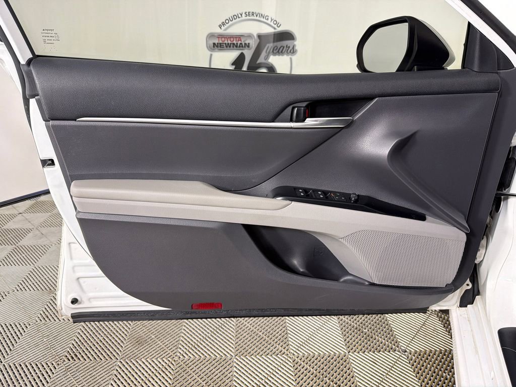 Used 2020 Toyota Camry SE FWD image 10