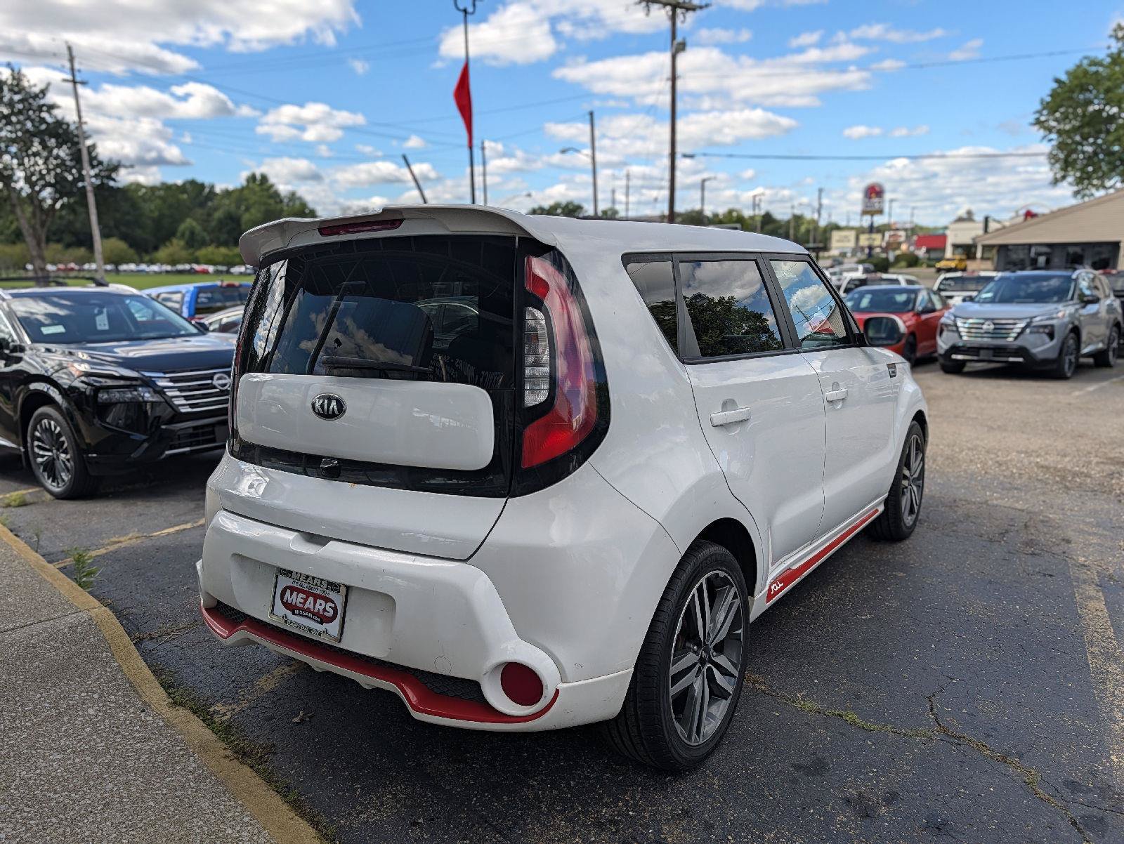 Used 2014 Kia Soul + FWD image 12