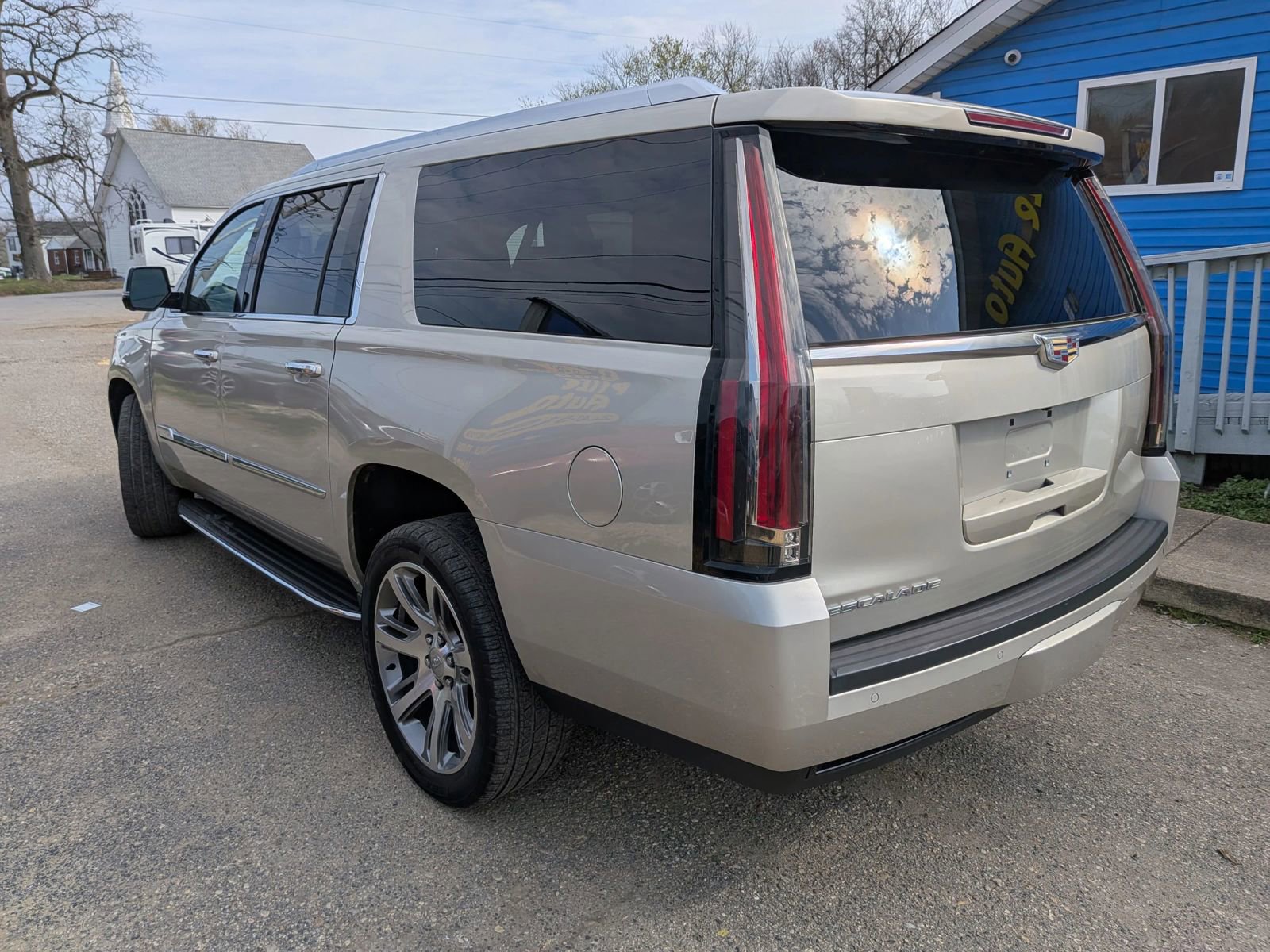 Used 2016 Cadillac Escalade ESV Luxury image 4