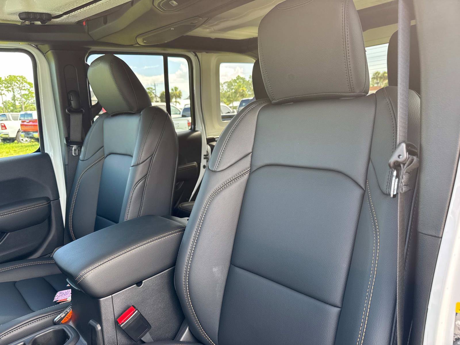 New 2025 Jeep Wrangler Unlimited Sahara AWD/4WD image 20