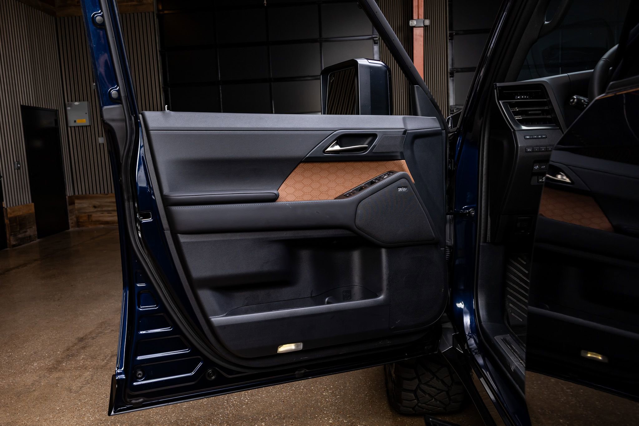 Used 2025 Lexus GX 550 w/ Accessory Package (2T) image 35