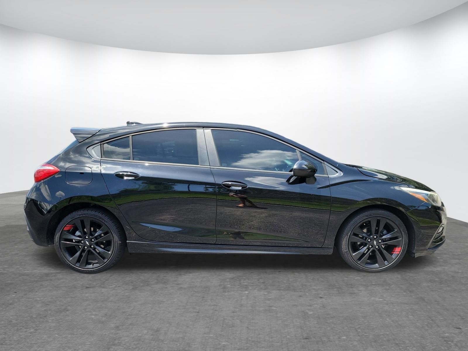 Used 2018 Chevrolet Cruze LT w/ Sun And Sound Package FWD image 23