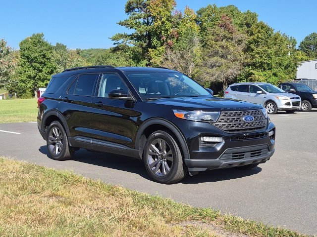 Used 2024 Ford Explorer XLT w/ Equipment Group 202A AWD/4WD image 15