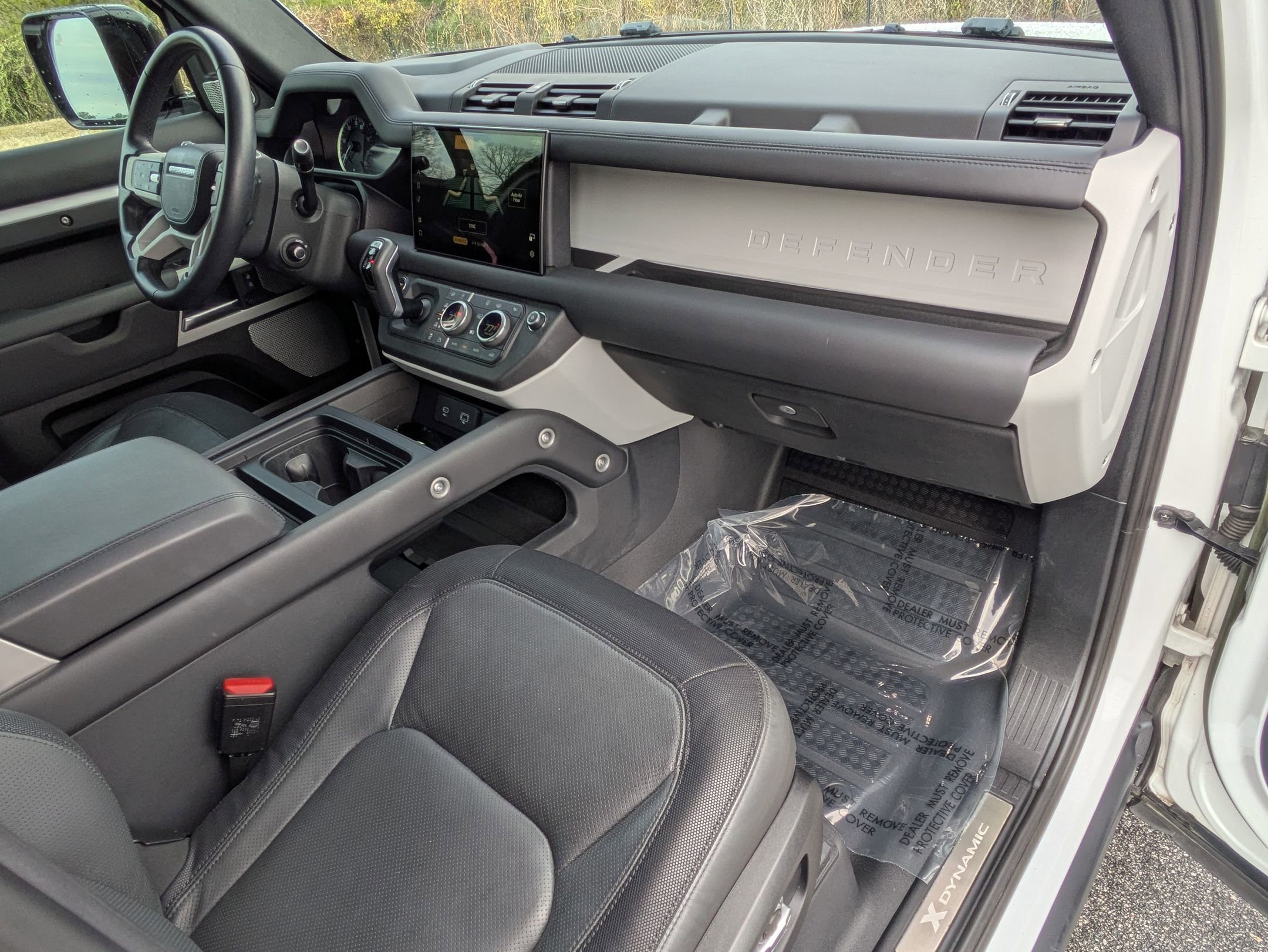 Certified 2023 Land Rover Defender 130 X-Dynamic SE image 30