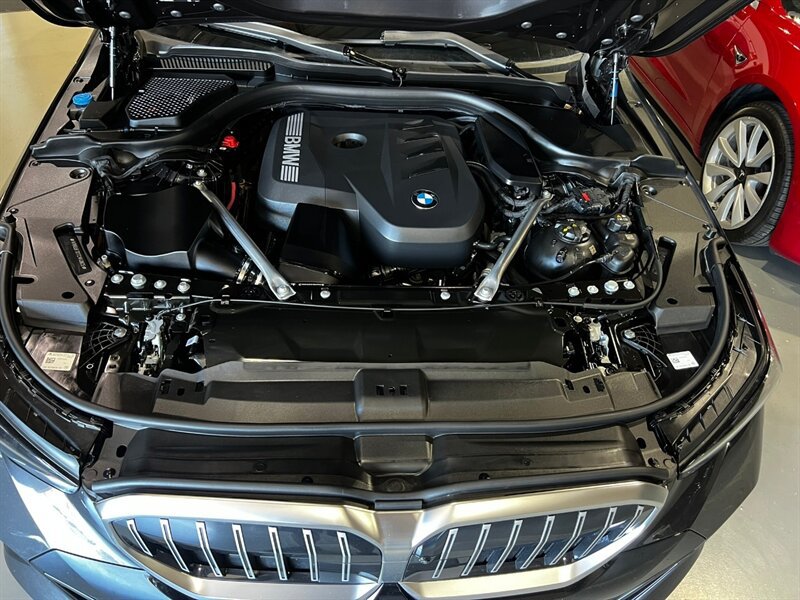 Used 2026 BMW 530i xDrive w/ M Sport Package AWD/4WD image 52