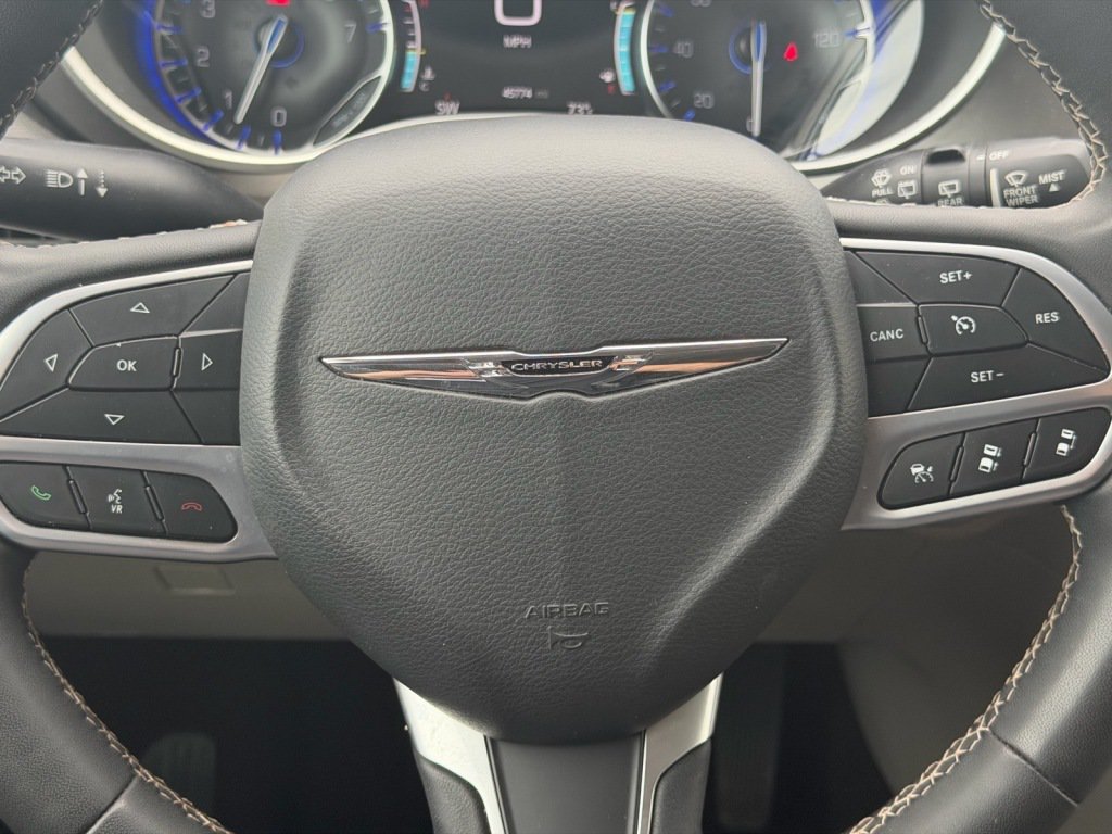 Used 2024 Chrysler Pacifica Touring-L FWD image 11