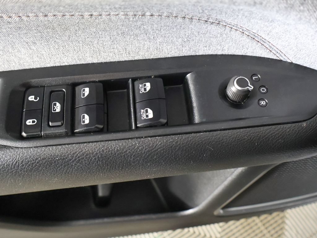 Used 2023 Jeep Compass Latitude AWD/4WD image 32