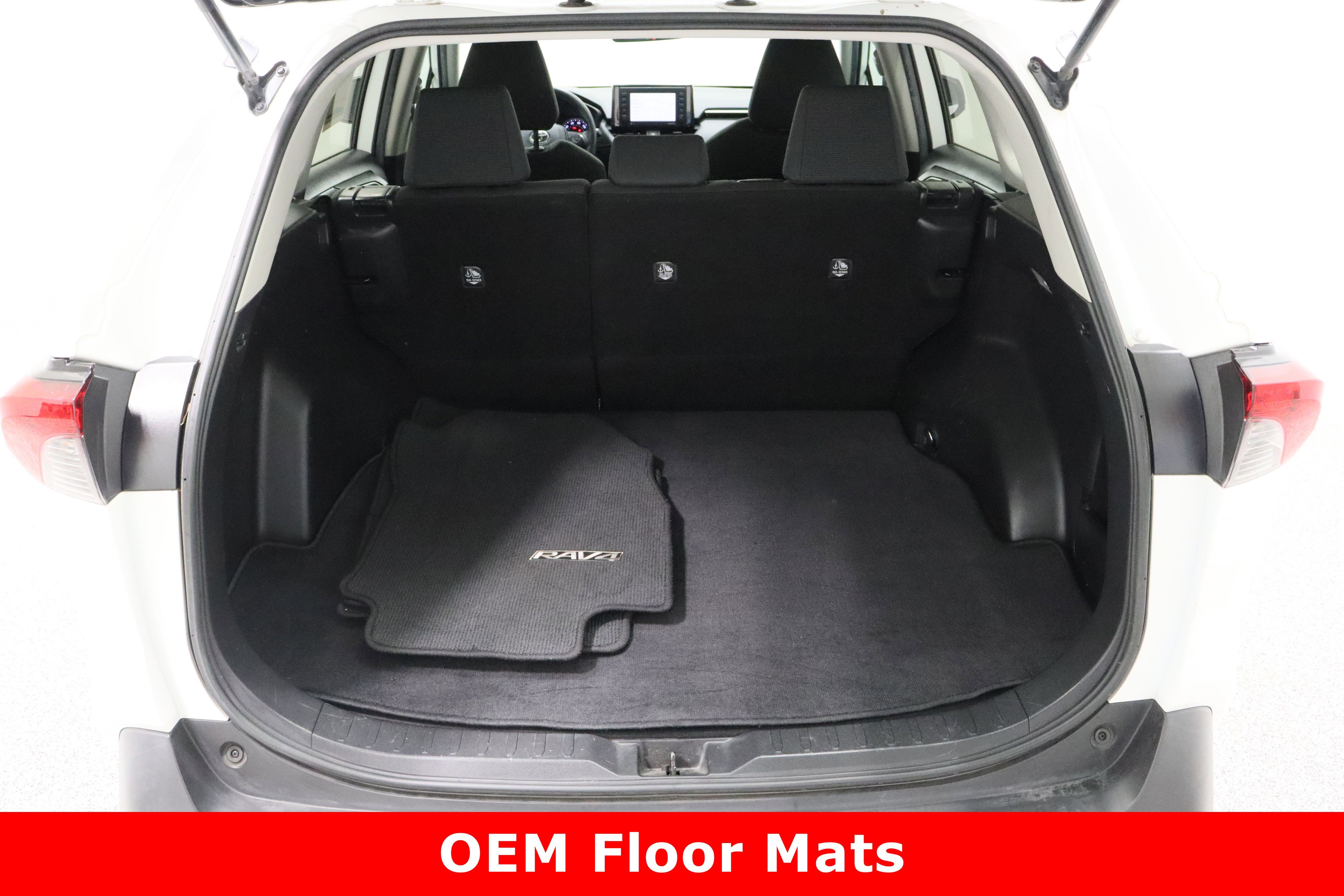 Used 2021 Toyota RAV4 LE w/ Carpet Mat Package (TMS) image 27