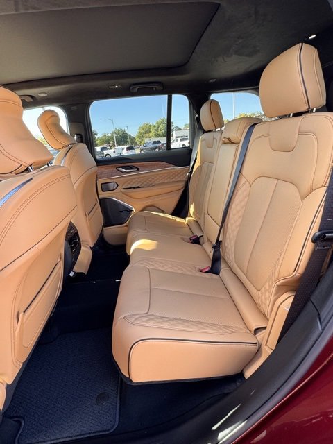 New 2025 Jeep Grand Cherokee Summit image 11