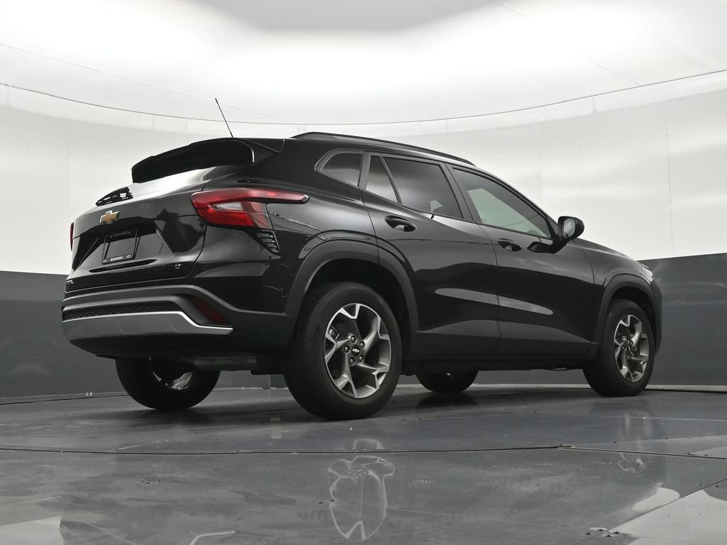 Used 2025 Chevrolet Trax LT FWD image 27