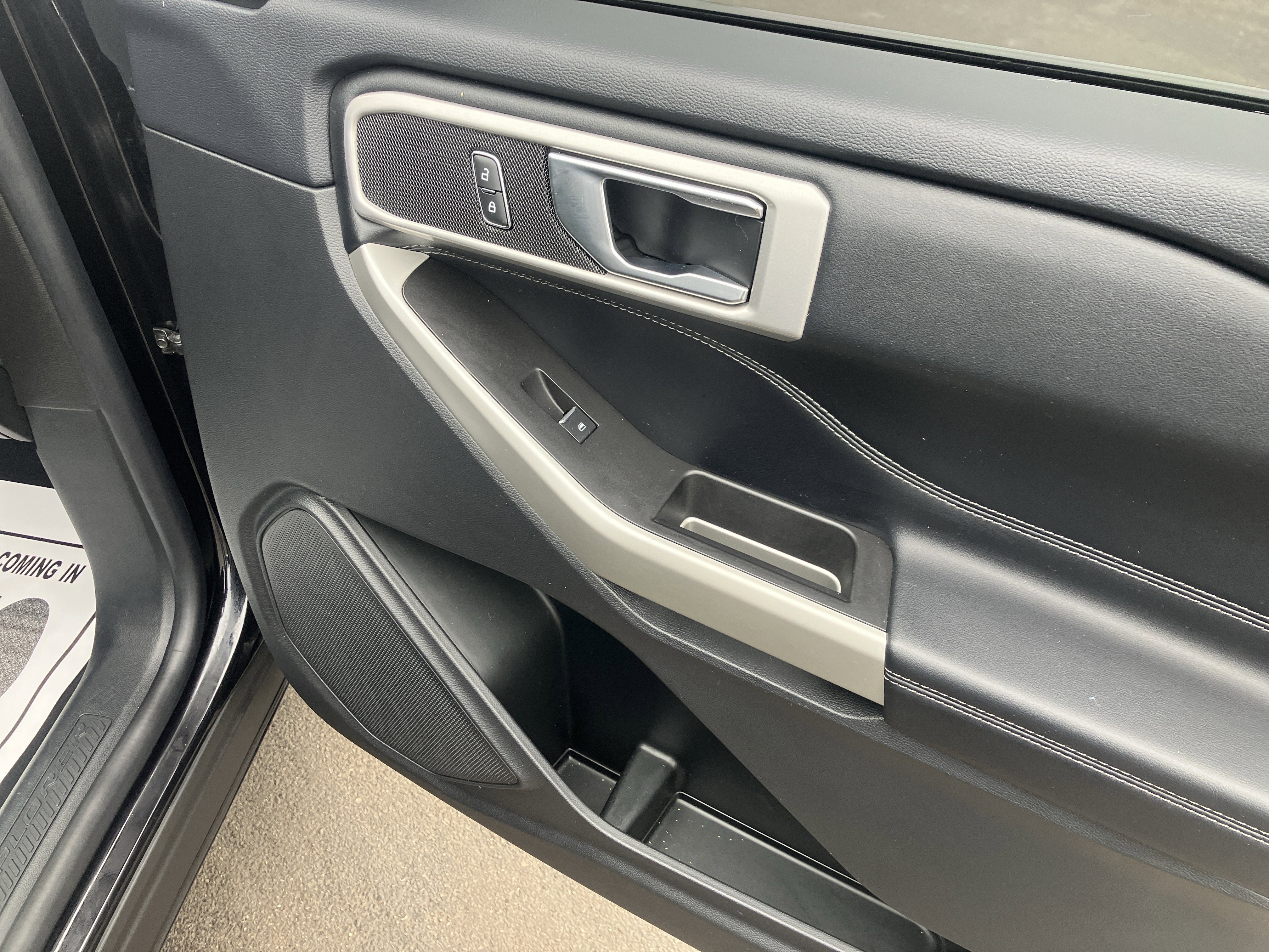 Used 2022 Ford Explorer XLT w/ Equipment Group 202A image 10