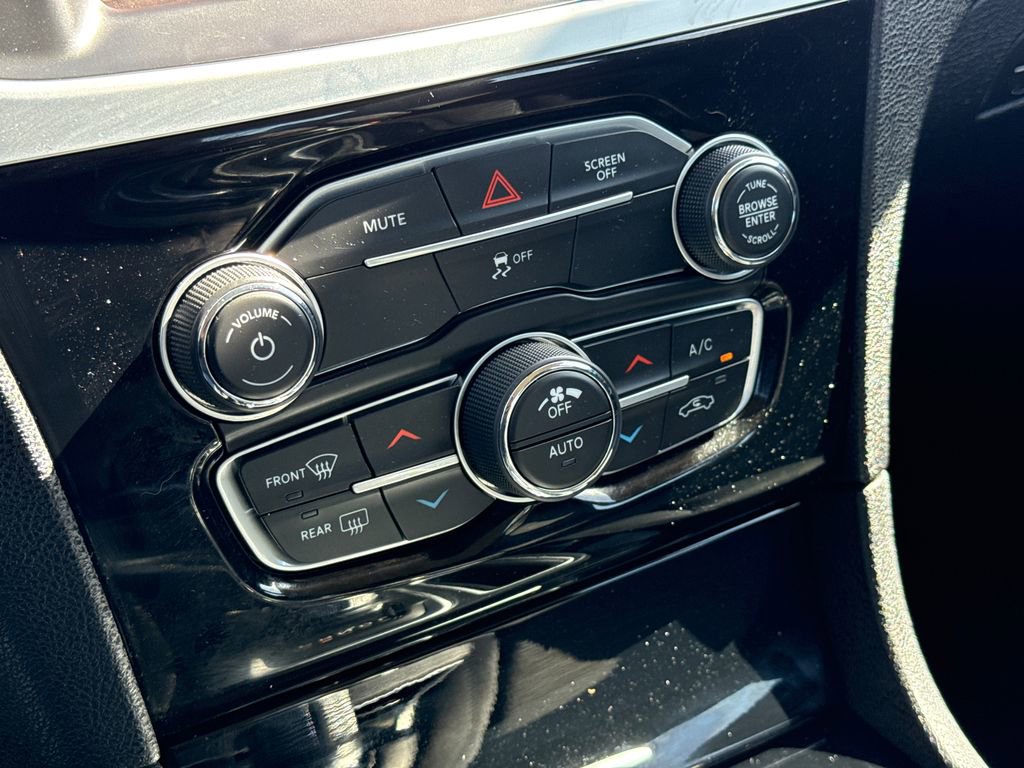 Used 2023 Chrysler 300 Touring w/ Sport Appearance Package image 24