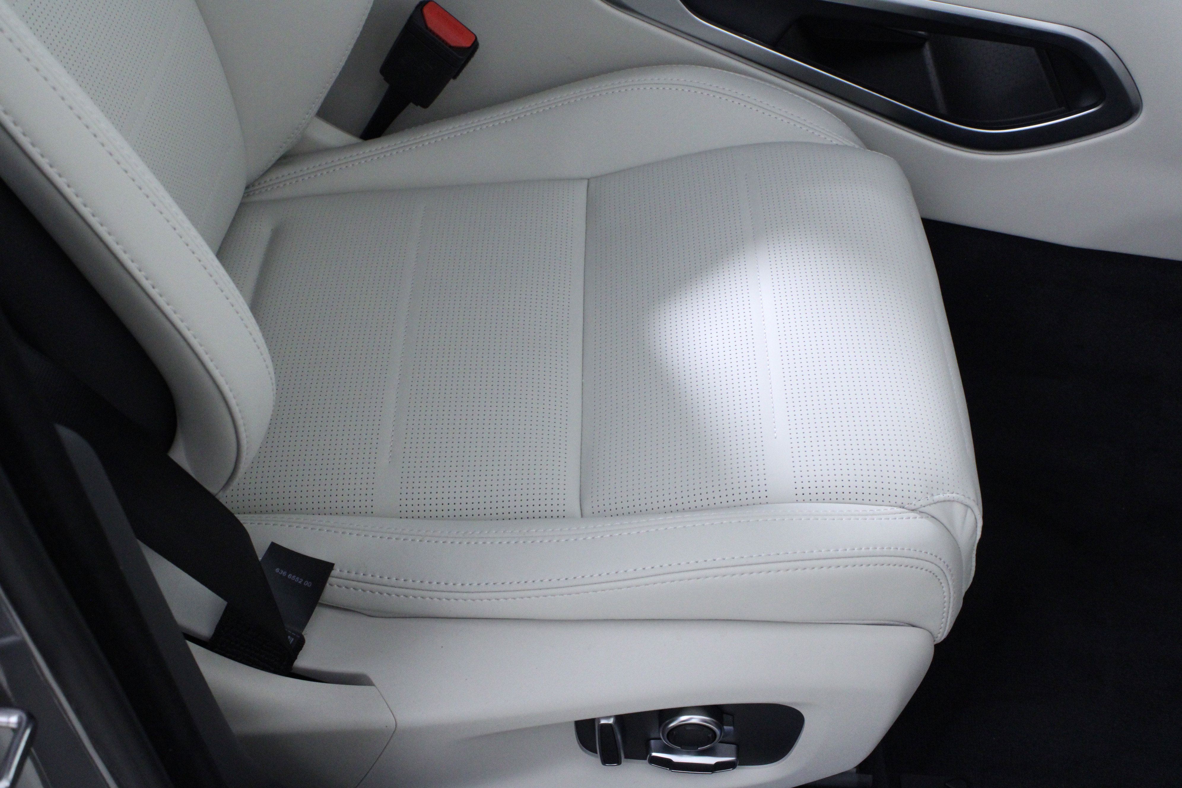 New 2026 Jaguar F-PACE SVR 575 Edition image 13