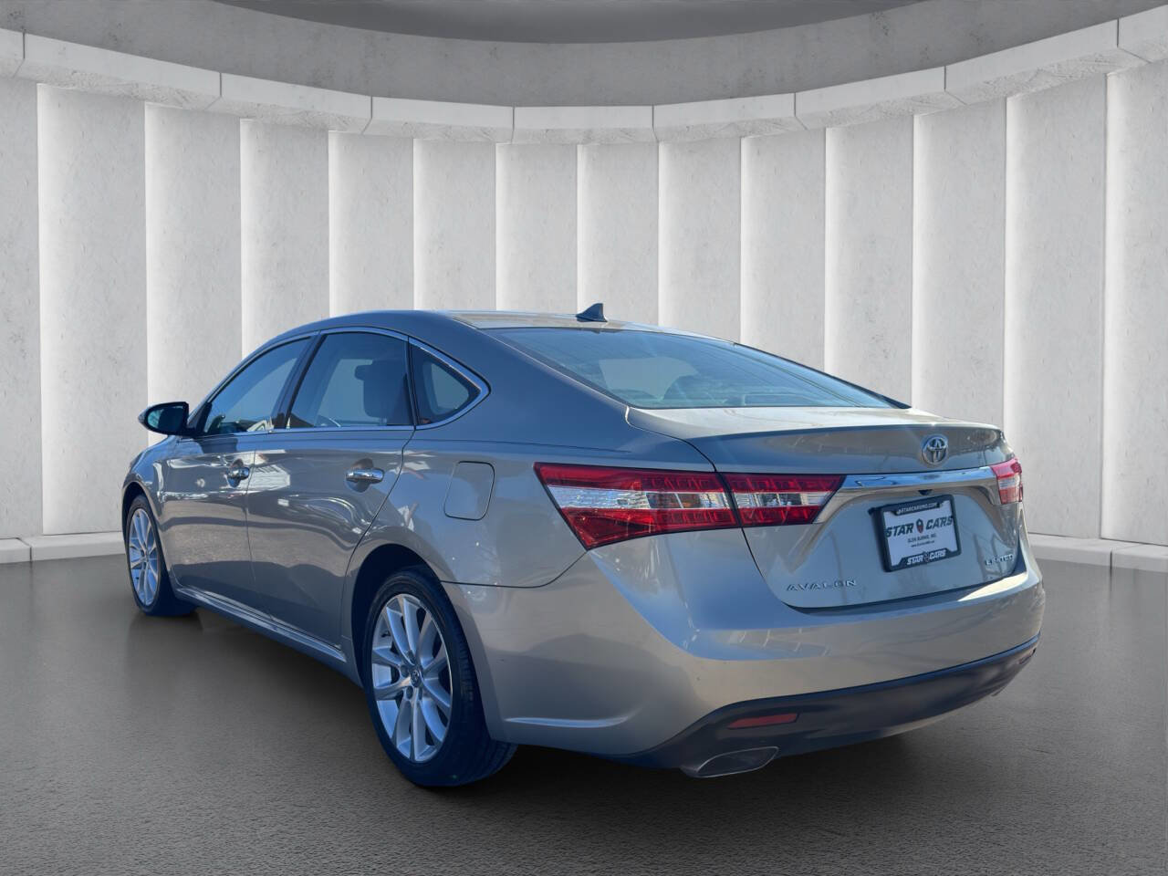 Used 2014 Toyota Avalon XLE Premium image 3
