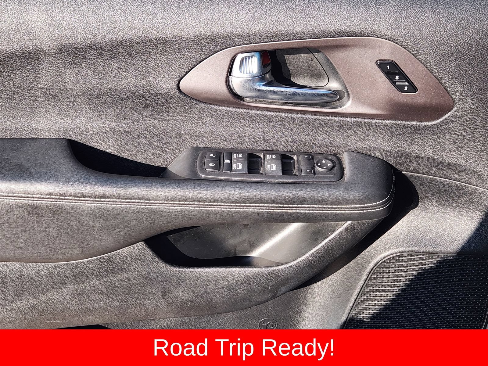 Used 2025 Chrysler Pacifica Select FWD image 31