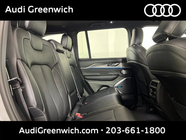 Used 2024 Jeep Grand Cherokee Overland w/ Trailer Tow Package AWD/4WD image 16