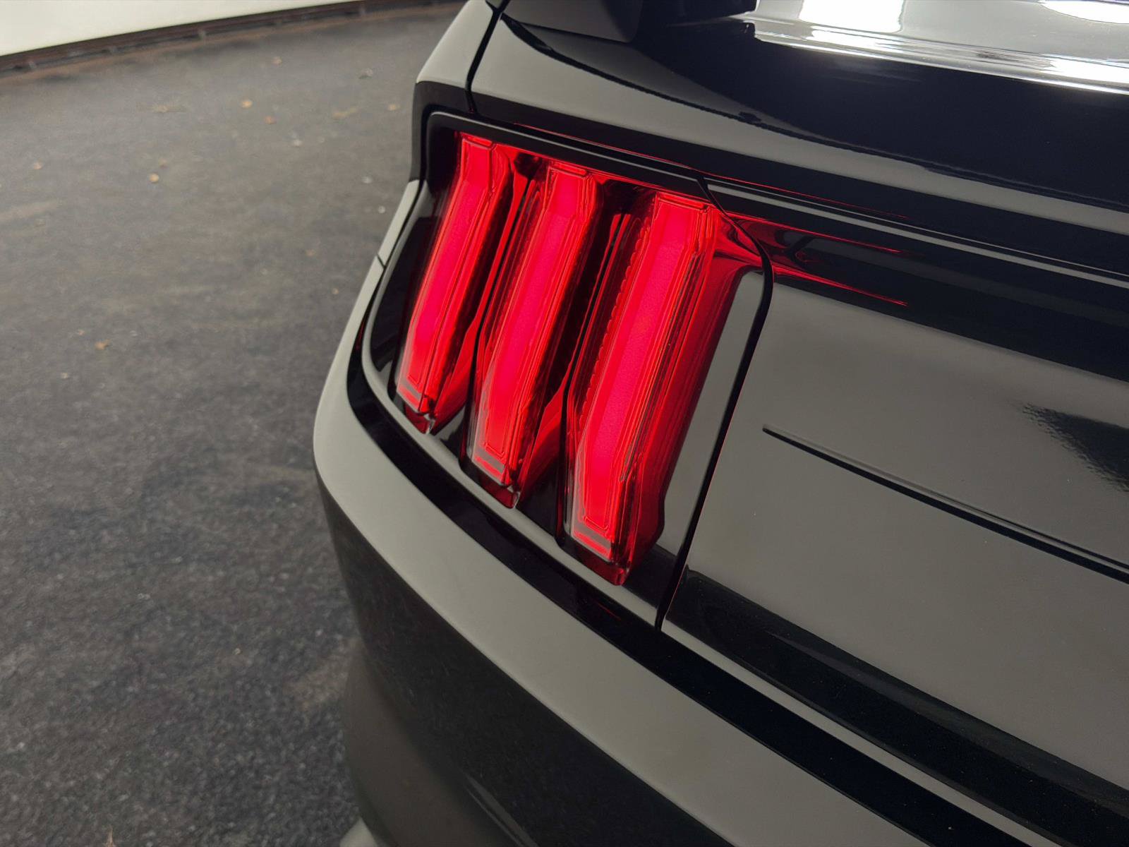Used 2022 Ford Mustang Shelby GT500 w/ Technology Package RWD image 15