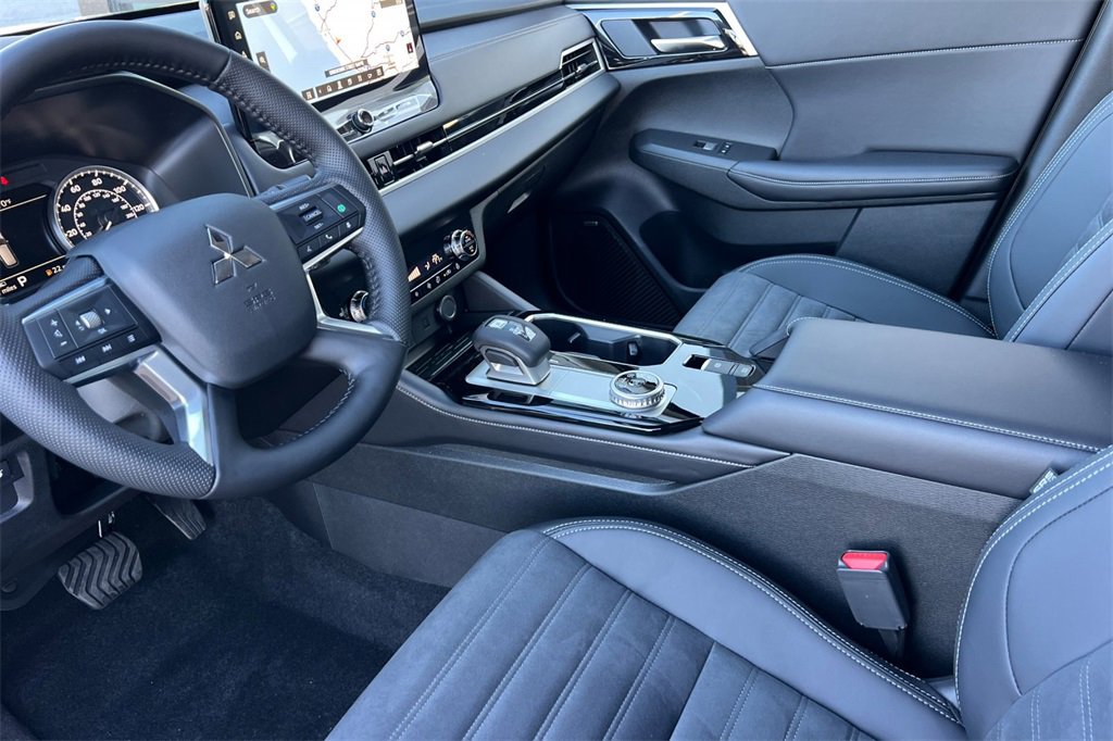 New 2026 Mitsubishi Outlander SE image 11