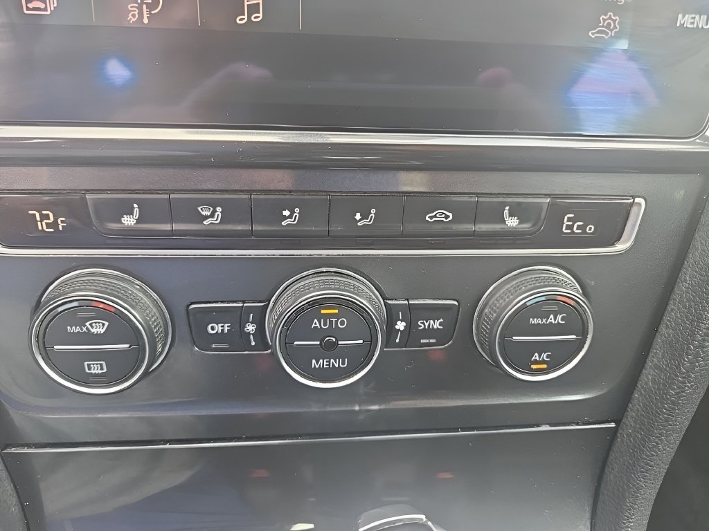 Used 2018 Volkswagen e-Golf SEL FWD image 20