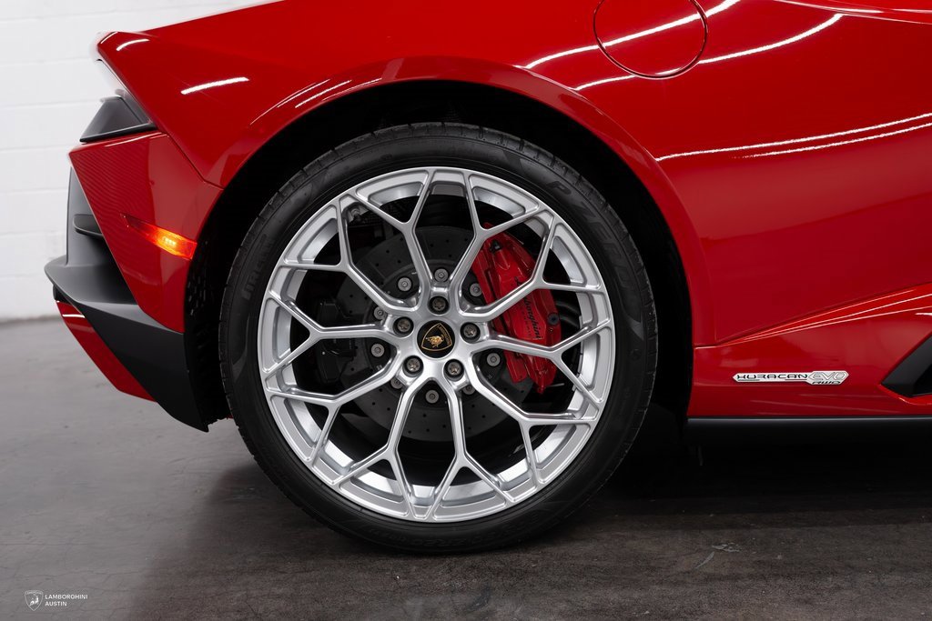 Used 2023 Lamborghini Huracan EVO image 18
