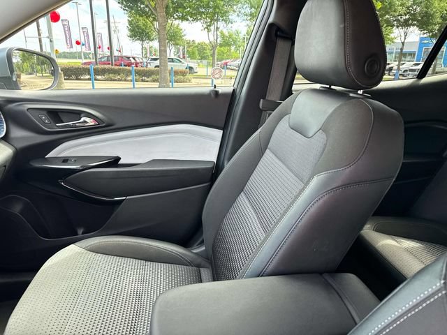 Used 2025 Chevrolet Trax LT w/ LT Convenience Package FWD image 22