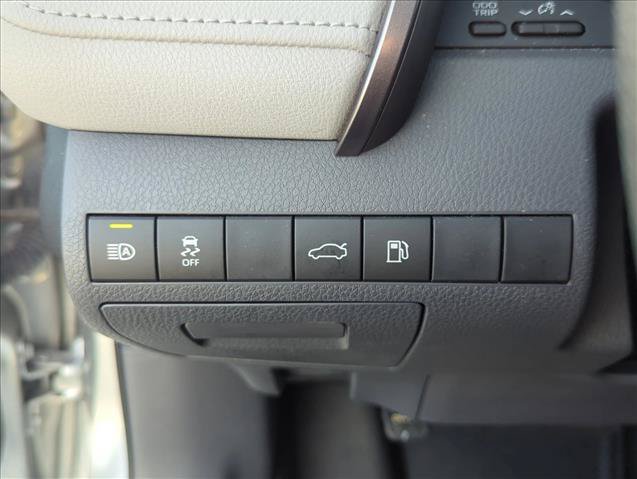 Used 2018 Toyota Camry LE FWD image 11