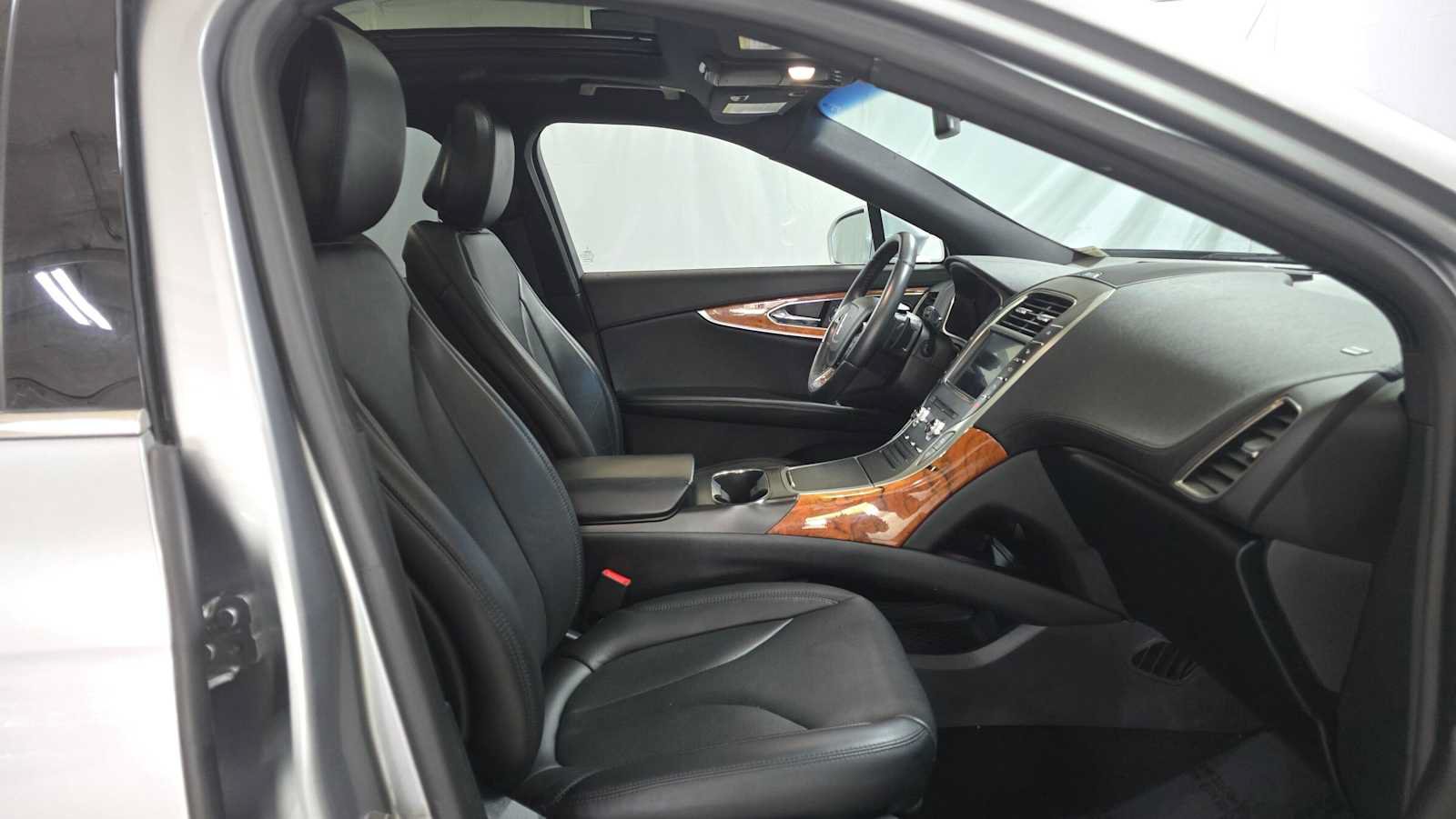 Used 2020 Lincoln Nautilus Reserve FWD image 10