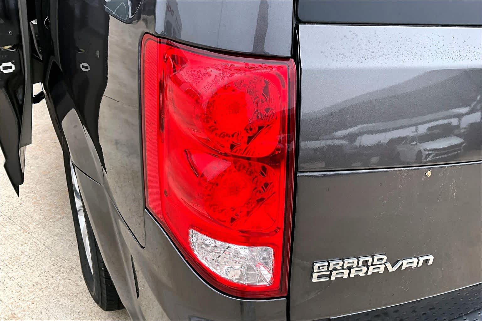 Used 2020 Dodge Grand Caravan SXT FWD image 13