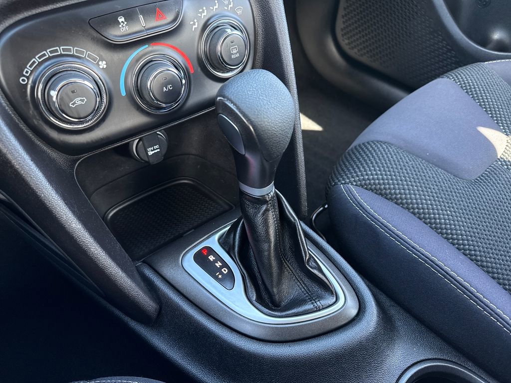 Used 2015 Dodge Dart SXT image 30