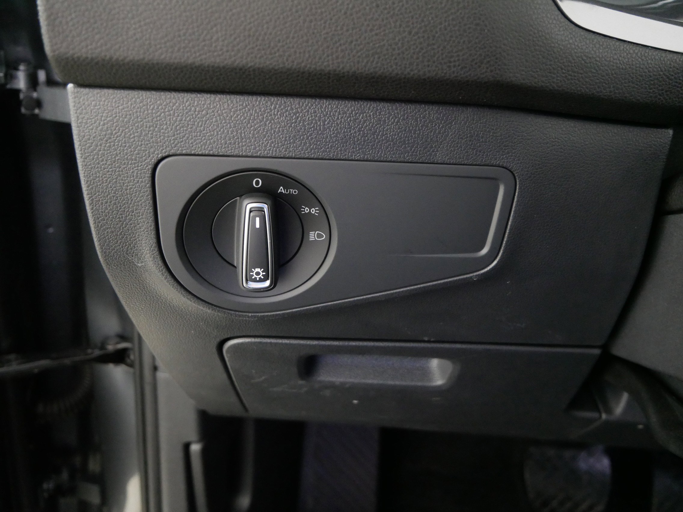 Used 2024 Volkswagen Tiguan SE w/ Panoramic Sunroof Package image 26