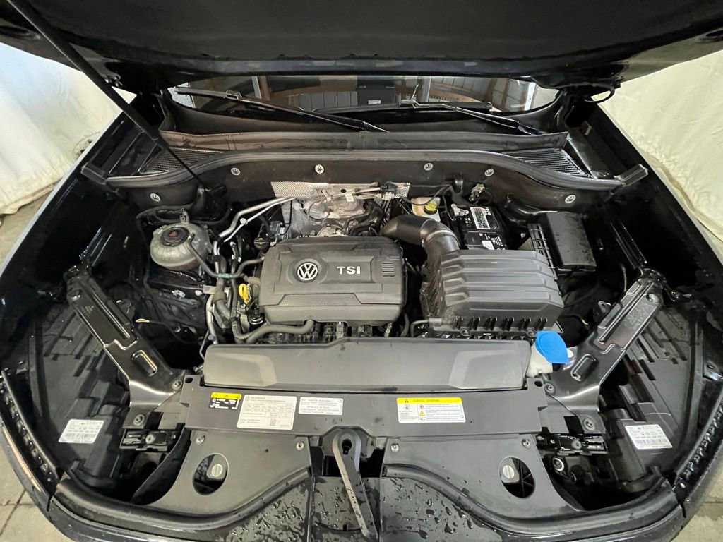 Certified 2023 Volkswagen Atlas Cross Sport SEL R-Line AWD/4WD image 31