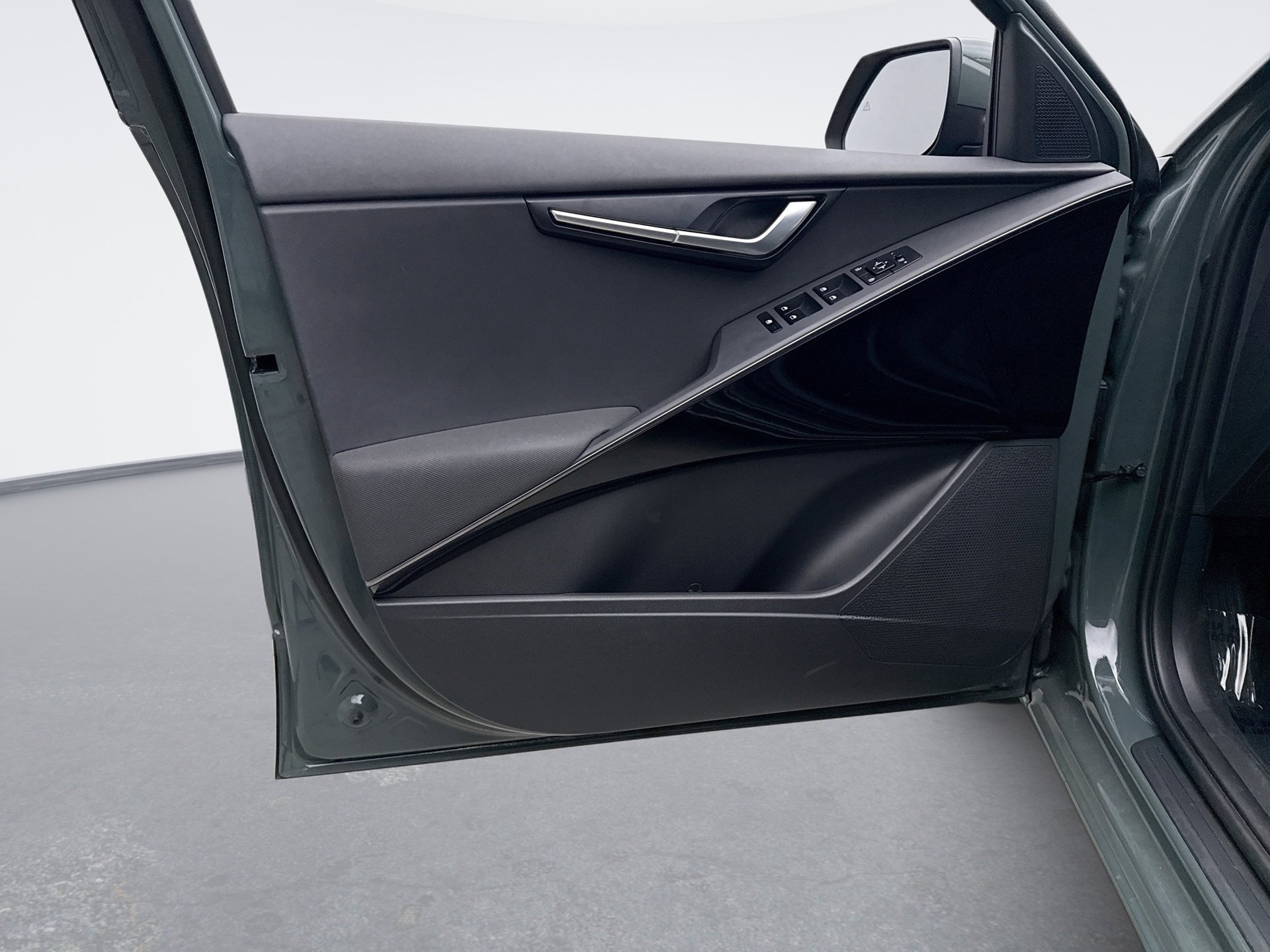 Used 2024 Kia Niro EX w/ EX Cold Weather Package image 9