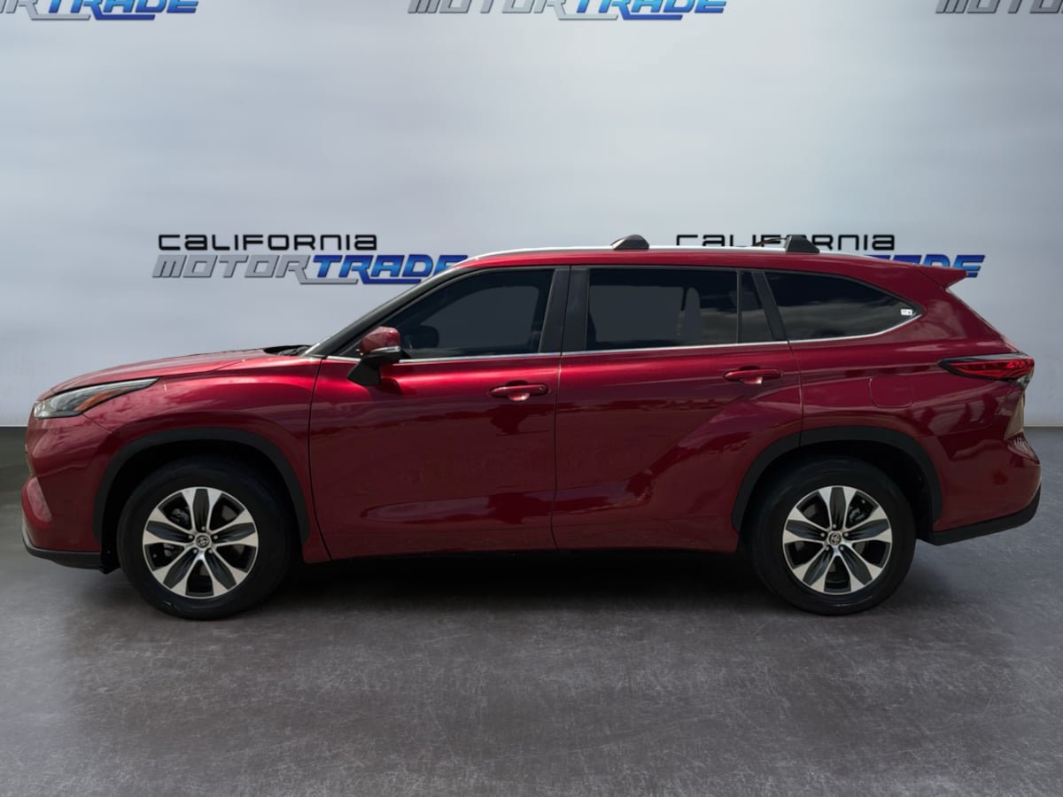 Used 2023 Toyota Highlander XLE FWD image 8