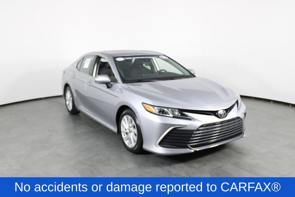 Used 2022 Toyota Camry LE FWD image 4