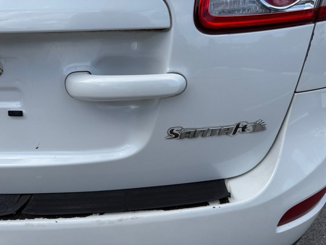 Used 2011 Hyundai Santa Fe GLS image 18